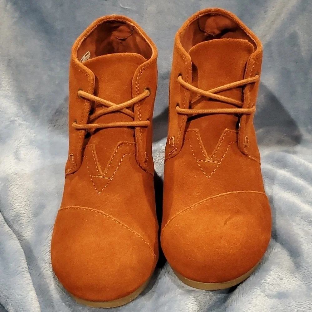 Toms rust brown suede heeled wedge lace up shoes nwot